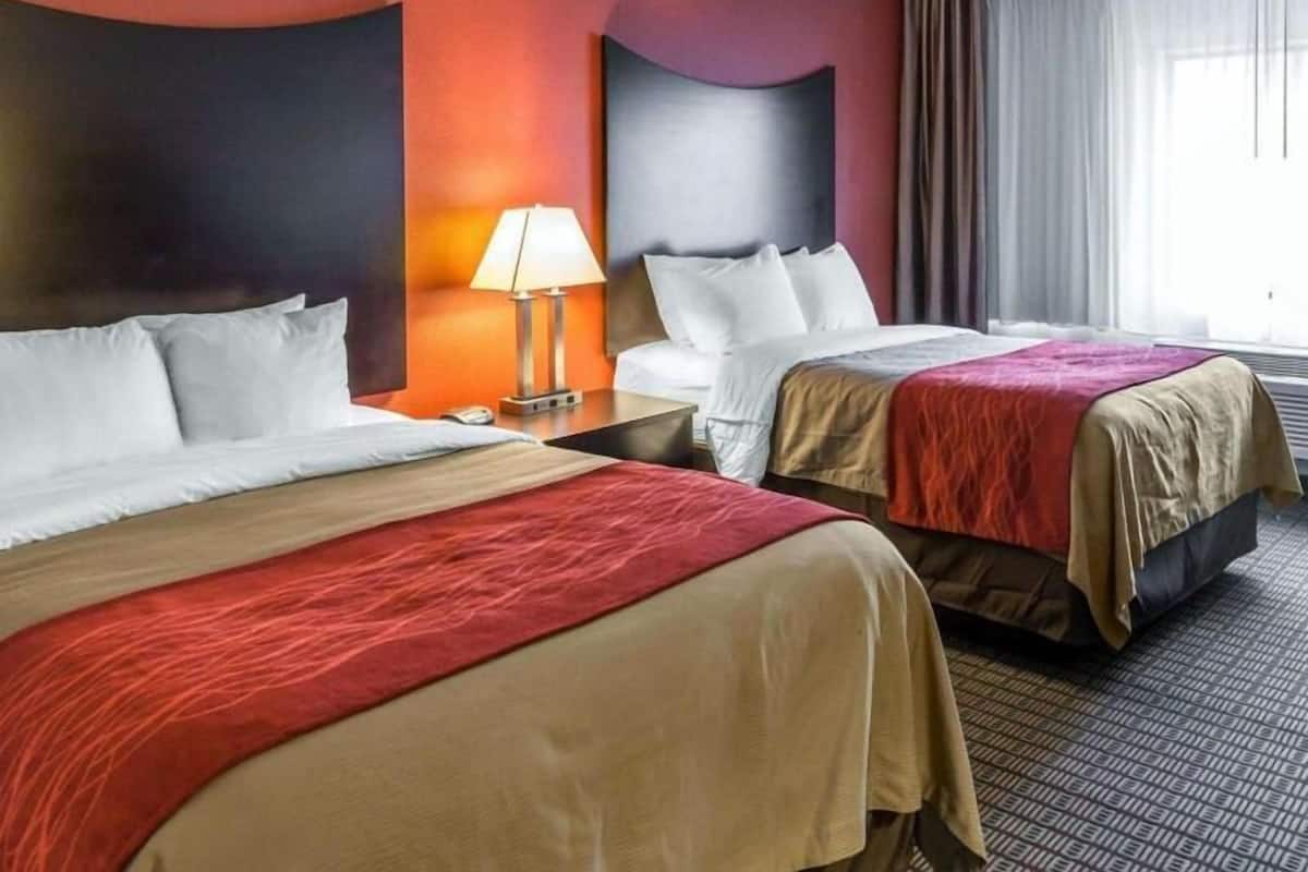In-room safe, desk, laptop workspace, iron/ironing board