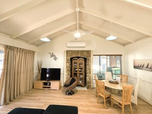 Cottage 3.5* - 2 Bedroom, 1 Bathroom (1 Queen,1 Double and 1 Bunk Bed) | Living area