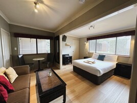 Spa Villa | Iron/ironing board, free WiFi, bed sheets