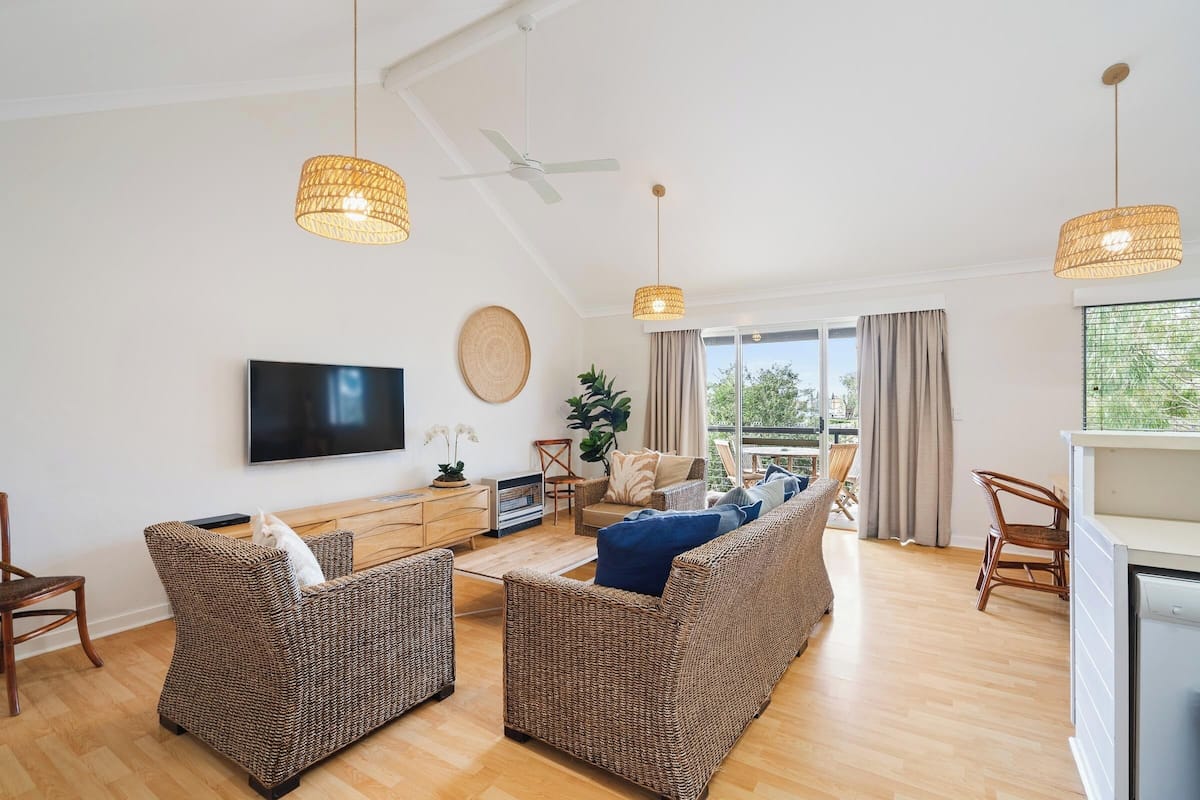 Superior Chalet - 2 Bedroom, 1 Bathroom | Living area