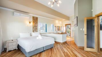 Iron/ironing board, free WiFi, bed sheets