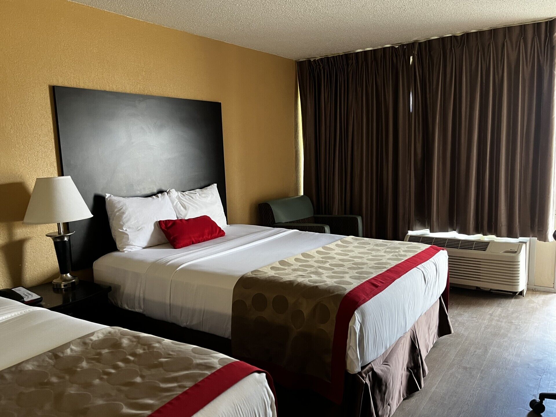 標準客房, 2 張加大雙人床 | 起居區 | 電視