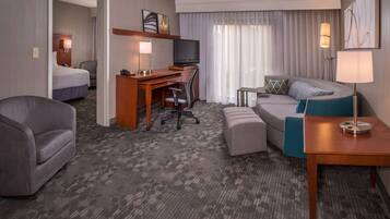 1 bedroom, premium bedding, desk, laptop workspace