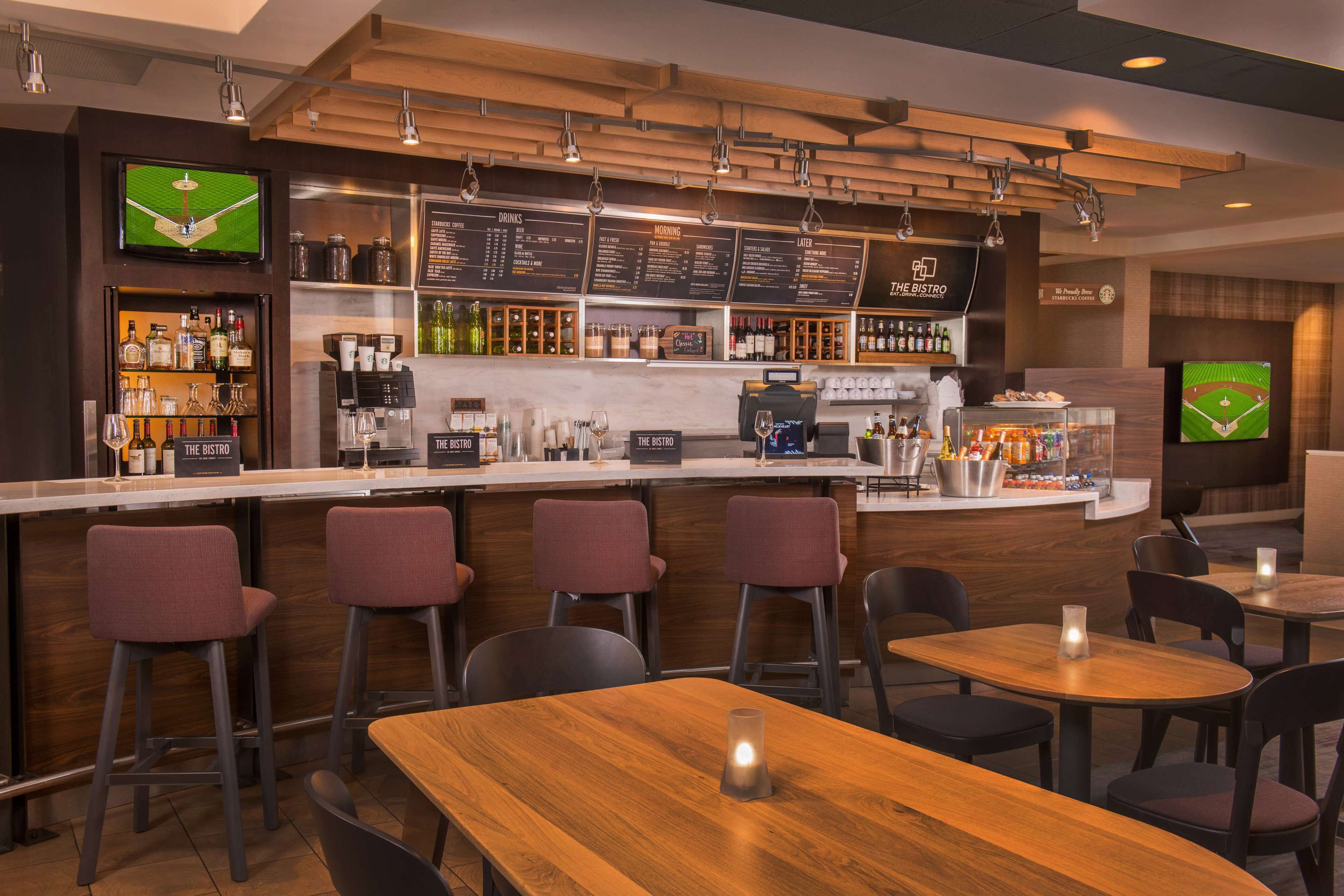 朝食 (オーダー形式)、毎日提供 (有料)