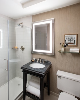 Bathroom amenities at Claridge House