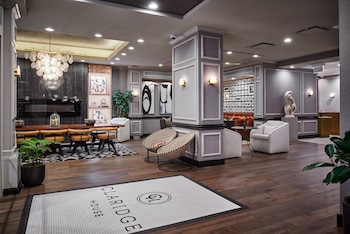 Hotel entrance and lobby at Claridge House