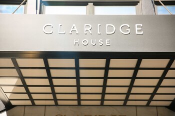 Hotel entrance at Claridge House Chicago, Tapestry Collection by Hilton