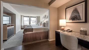 1 多间卧室、防过敏的被褥、客房内保险箱、办公桌