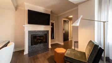 32-英寸液晶电视(配备有线频道)、电视、平板电脑