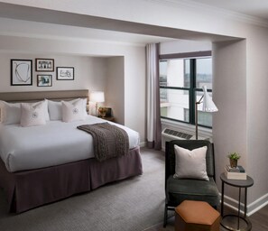 Hypo-allergenic bedding, in-room safe, desk, laptop workspace - Claridge House Chicago, Tapestry Collection by Hilton (Chicago)