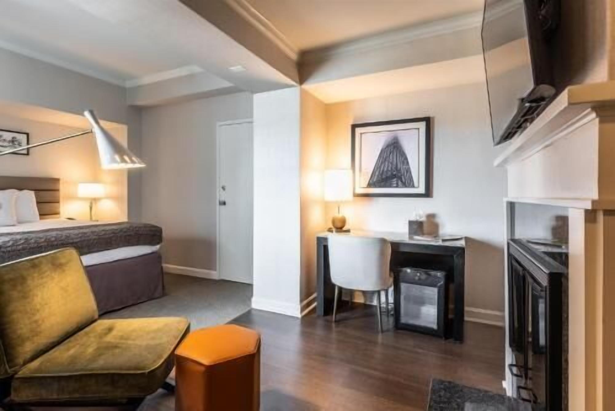 Hypoallergeen beddengoed, een kluis op de kamer, een bureau