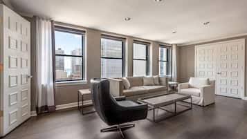 套房, 1 张特大床 (2 Room) | 1 多间卧室、防过敏的被褥、客房内保险箱、办公桌