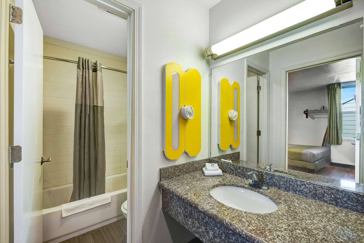deluxe room, 2 double beds, non smoking, kitchenette | bathroom | combined shower/bathtub, hair dryer, towels