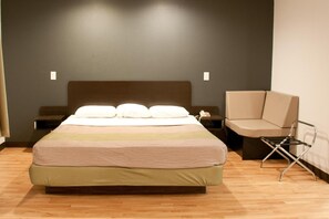 أسرّة أطفال/رضّع (مجانًا) وواي فاي مجانًا وملاءات أسرّة ومُنبهات