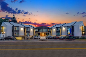 Façade de l’hébergement - soirée/nuit