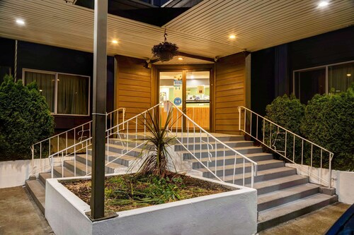 Studio 6 Portland, OR