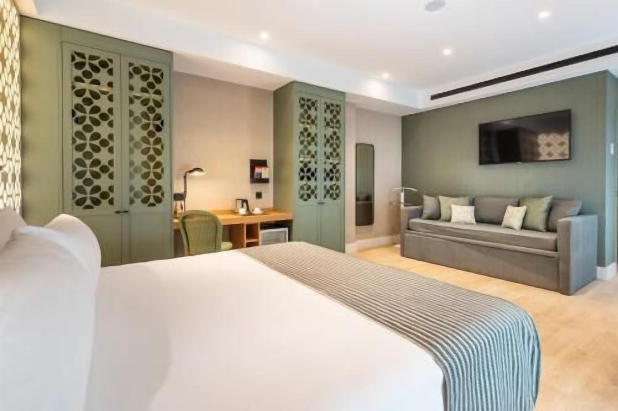 Minibar, in-room safe, desk, soundproofing