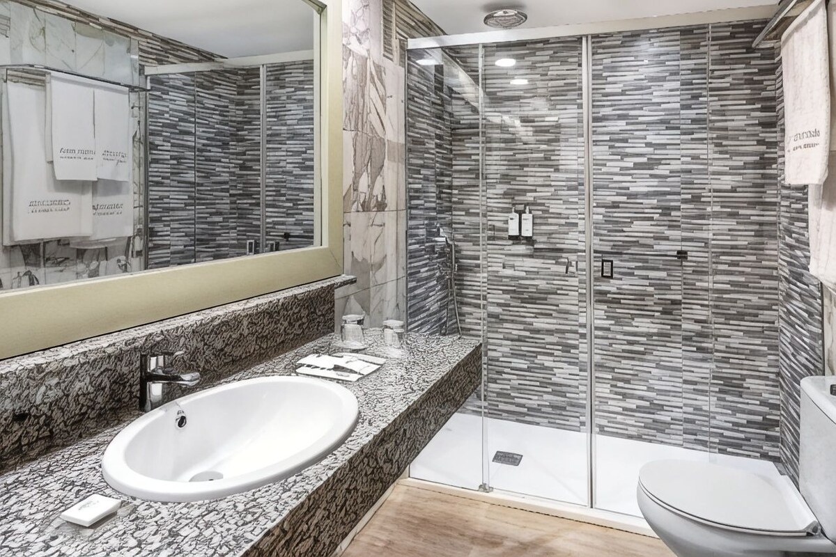 Artículos de tocador ecológicos, secador de pelo, bidet, toallas