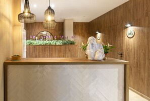 Een sauna, een bubbelbad, lichaamsbehandelingen