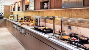 Desayuno buffet (EUR 16 por persona)