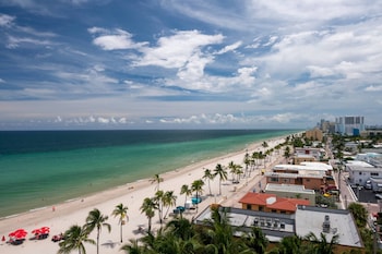 1 bedroom, premium bedding, down comforters, pillowtop beds at Hollywood Beach Marriott