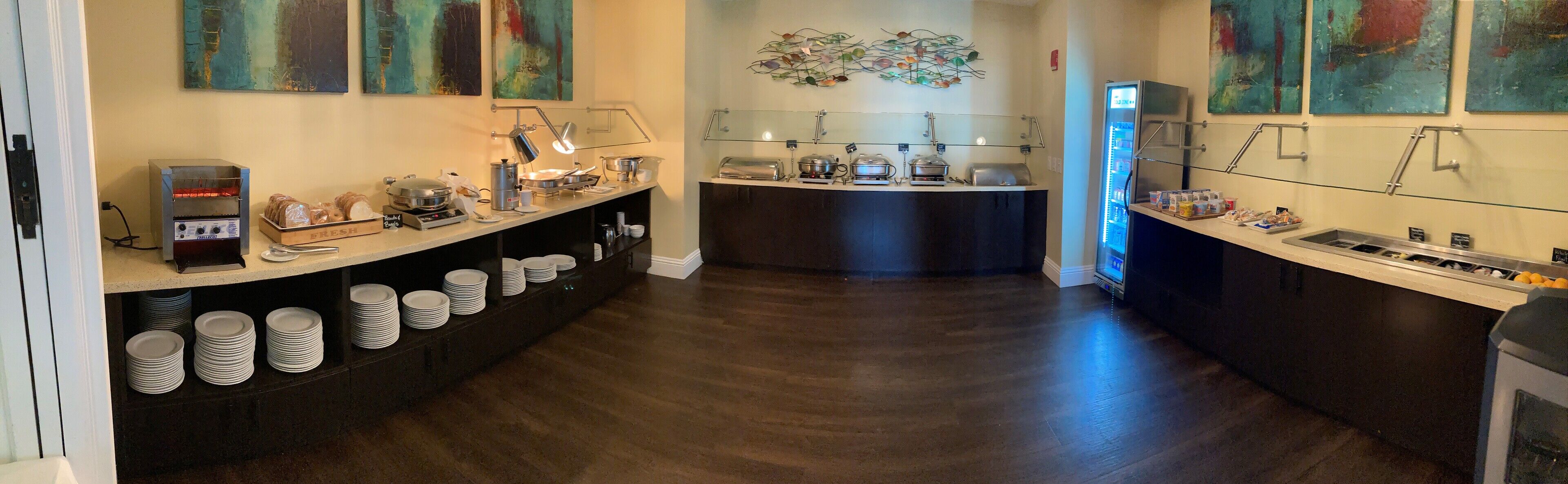 breakfast, lunch, dinner served; american cuisine