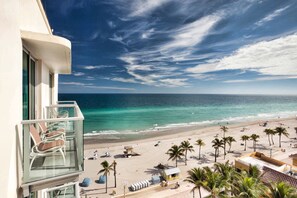 A balcony with a view of a beach, palm trees, and the ocean. - Hollywood Beach Marriott (Hollywood)