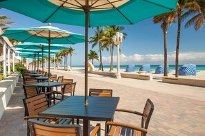 Breakfast, lunch and dinner served - Hollywood Beach Marriott (Hollywood)