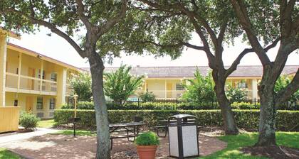 Baymont by Wyndham Houston La Porte