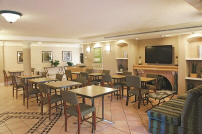 Baymont by Wyndham Houston La Porte