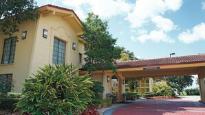 Exterior - Baymont by Wyndham Houston La Porte (La Porte)