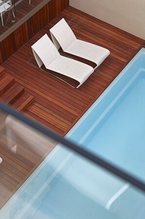 Außenpool, Liegestühle