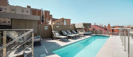 Outdoor pool, pool loungers