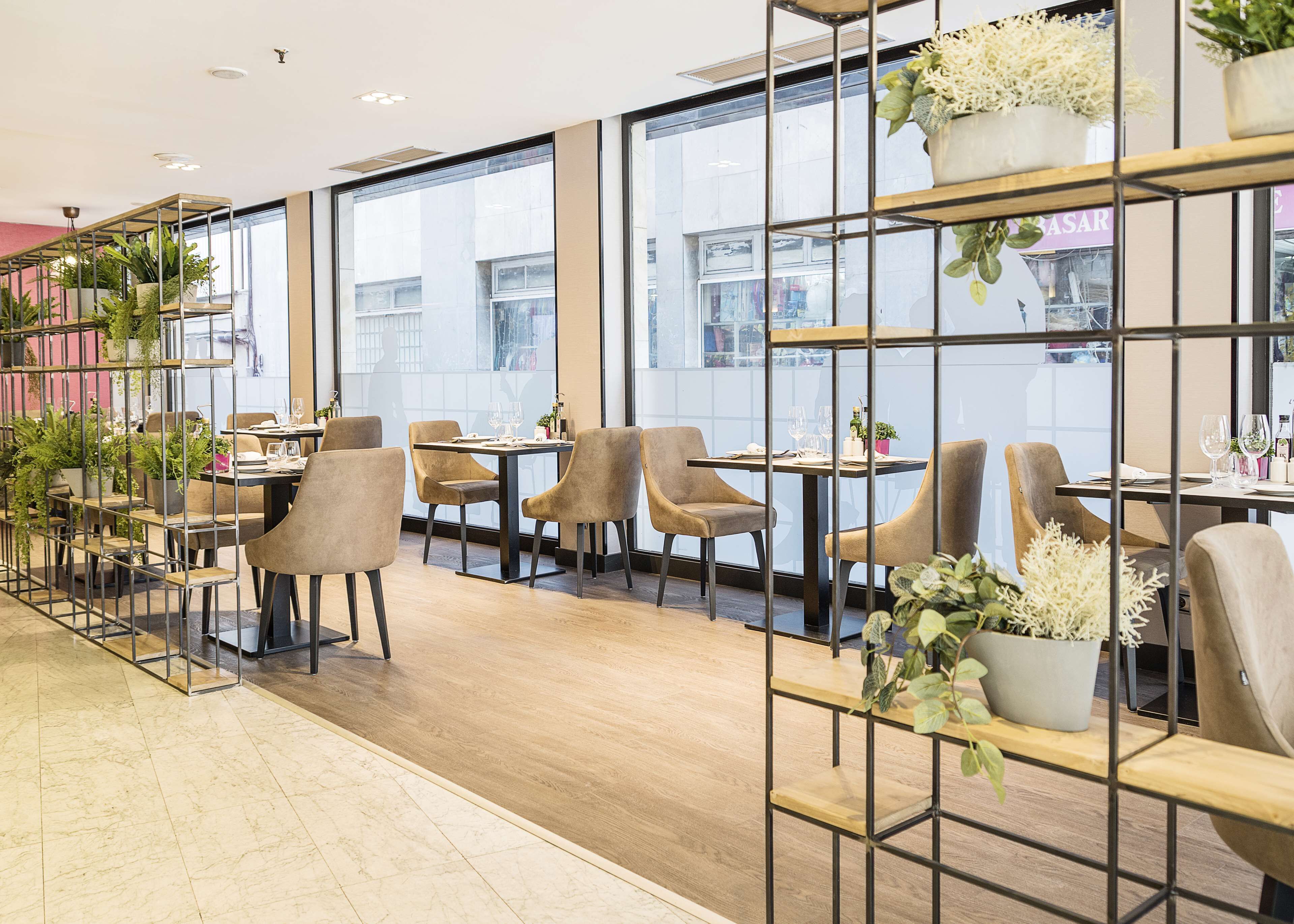 lunch and dinner served