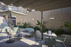 Déjeuner et dîner servis sur place