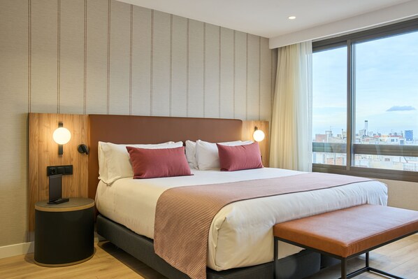 Minibar, in-room safe, desk, blackout curtains - Catalonia Barcelona 505 (Barcelona)