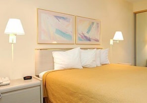 Standard Room, 1 King Bed, Non Smoking | Premium bedding, in-room safe, blackout drapes, iron/ironing board