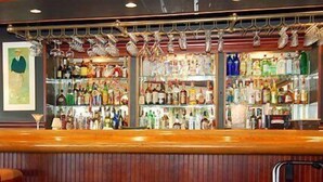 Bar (in der Unterkunft)