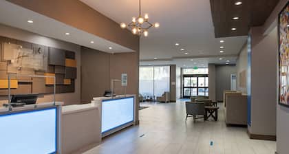 Holiday Inn Express & Suites Los Angeles Downtown West by IHG