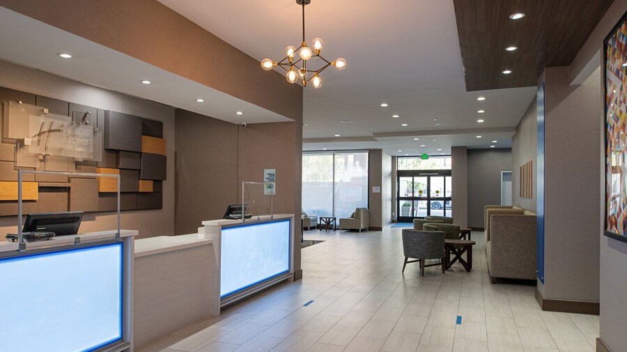 Holiday Inn Express & Suites Los Angeles Downtown West by IHG