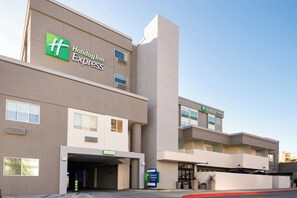 Exterior - Holiday Inn Express & Suites Los Angeles Downtown West by IHG (Los Angeles)