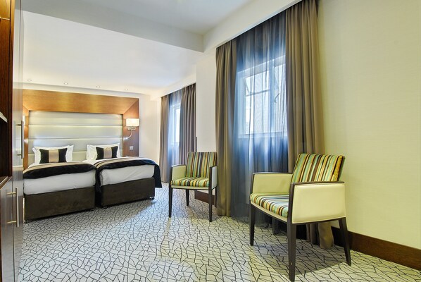 Club Twin Room | Hypo-allergenic bedding, minibar, in-room safe, desk