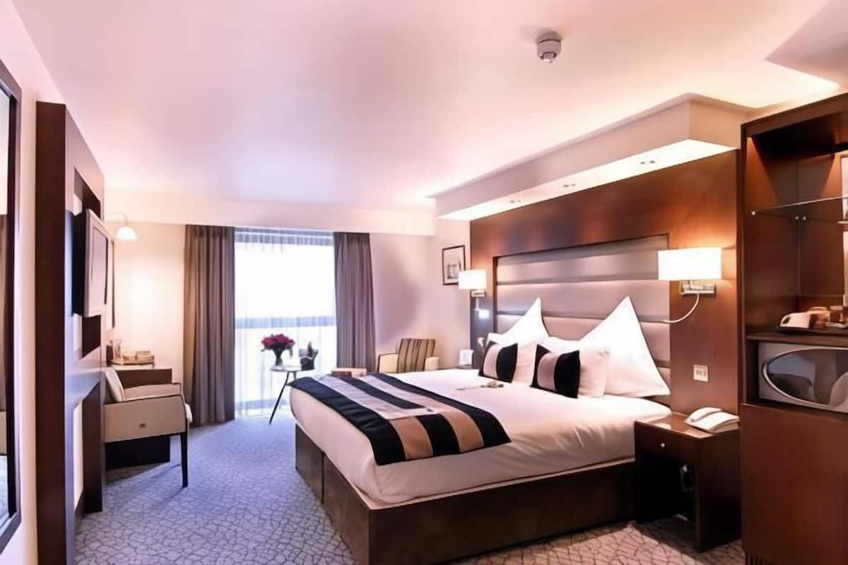 1 bedroom, hypo-allergenic bedding, in-room safe, desk