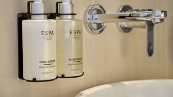 Værelse - 1 kingsize-seng - ikke-ryger | Badeværelse | Gratis toiletartikler, hårtørrer, gulvvarme (badeværelse), håndklæder