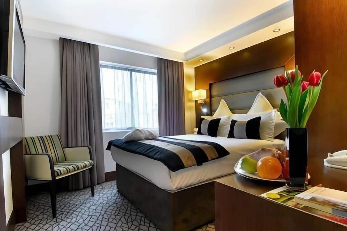 1 bedroom, hypo-allergenic bedding, in-room safe, desk