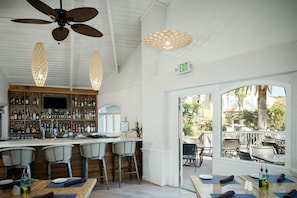 Breakfast, dinner served; Californian cuisine, pool views