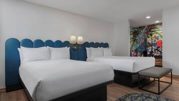 Kamar, 2 Tempat Tidur Double | Brankas, tirai kedap cahaya, setrika/meja setrika, dan Wi-Fi gratis