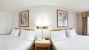 Desk, iron/ironing board, free cots/infant beds, free WiFi - The Lodge at Roseburg (Roseburg)