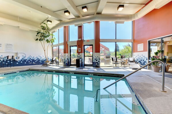 Indoor pool, pool loungers