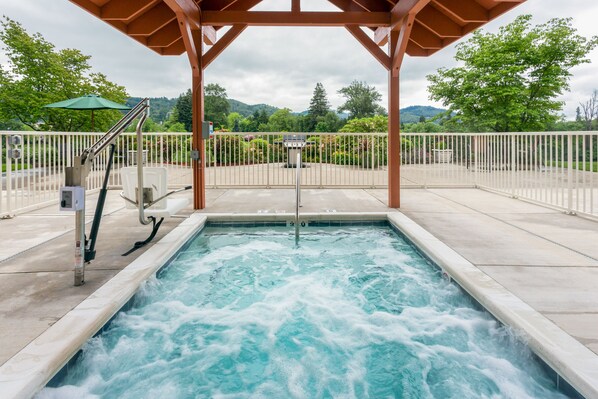 Indoor pool, sun loungers